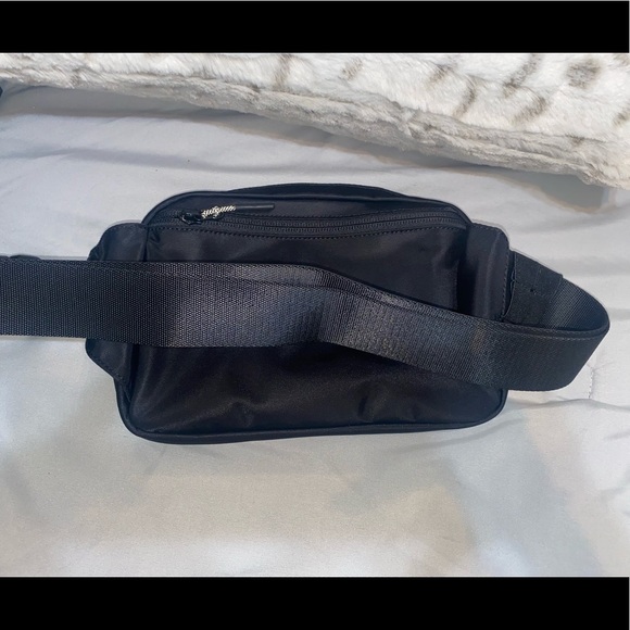 NWT LULULEMON EVERYWHERE BELT BAG - Picture 5 of 17